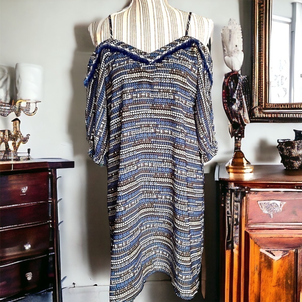Hayden dress, size M, off the shoulder with adjustable straps,polyester, EUC